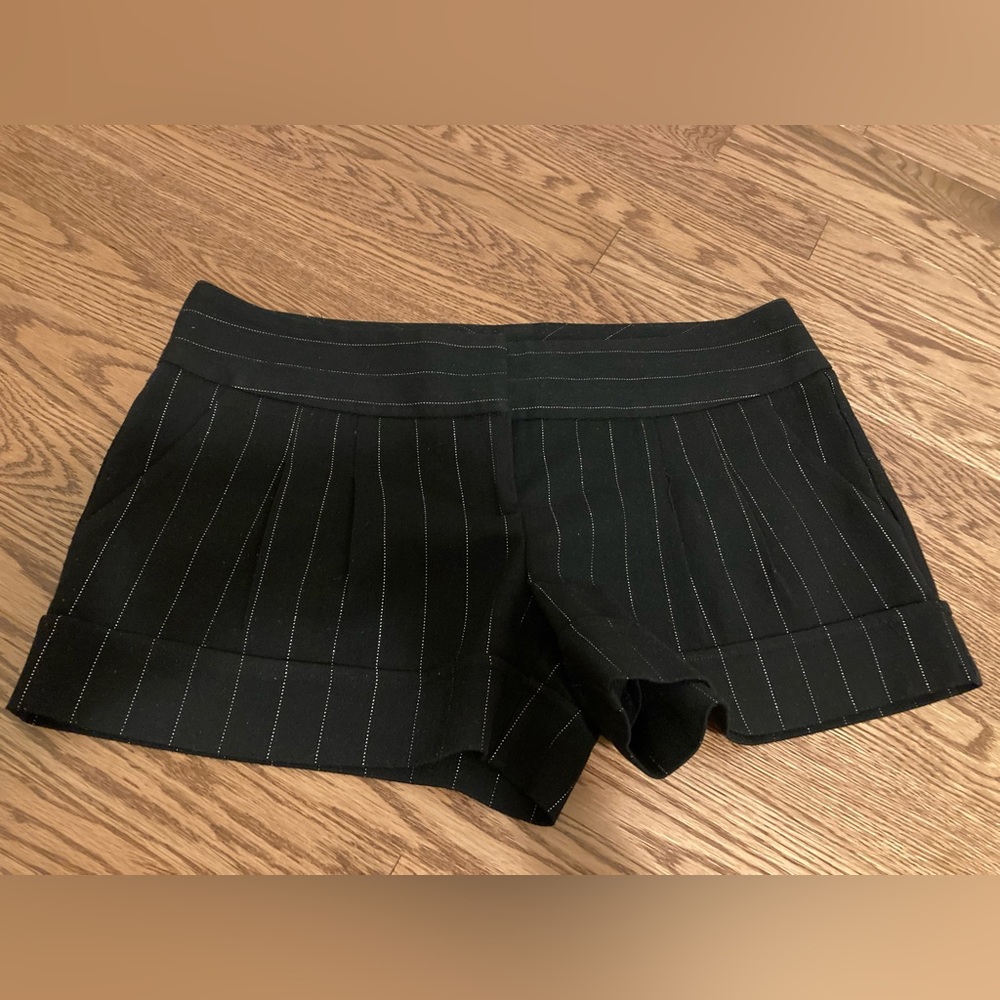 GUESS tailored shorts, size 28
